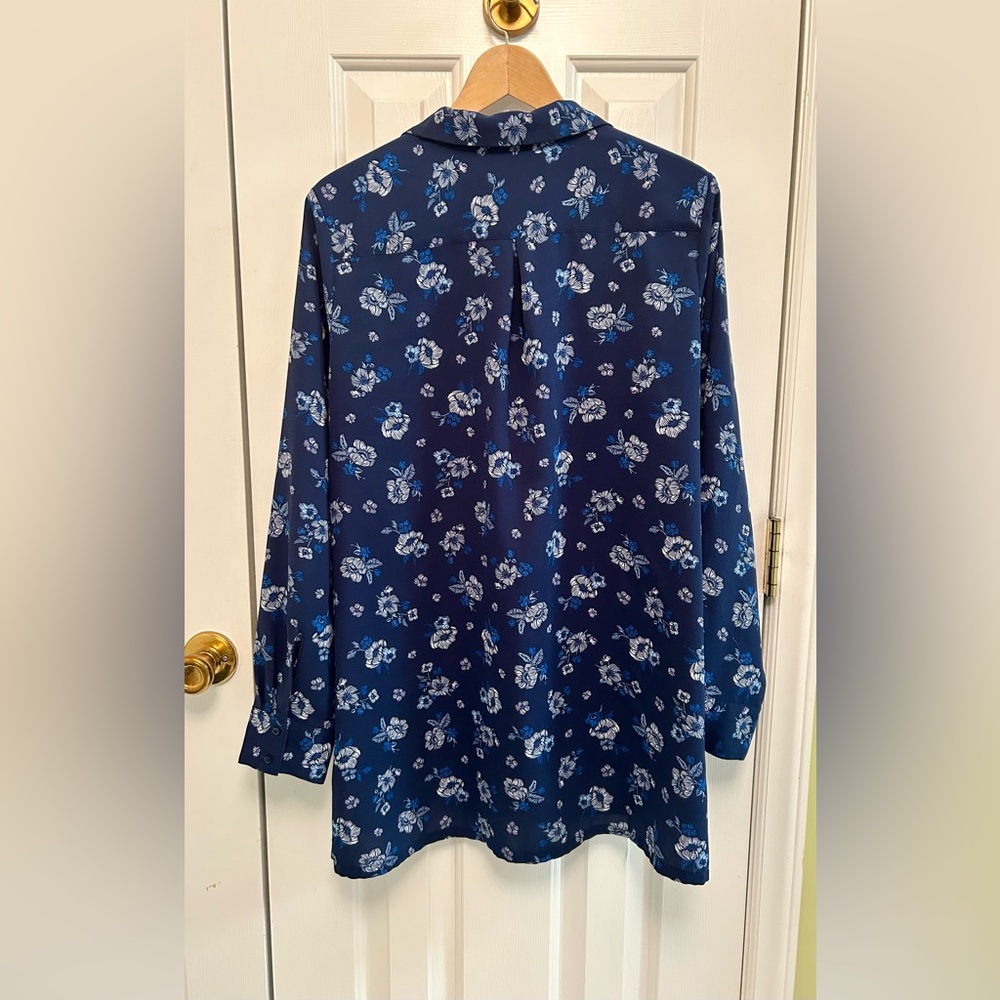 Chase Bank Lands End Top Shirt Navy Floral Sz Medium - Picture 7 of 9
